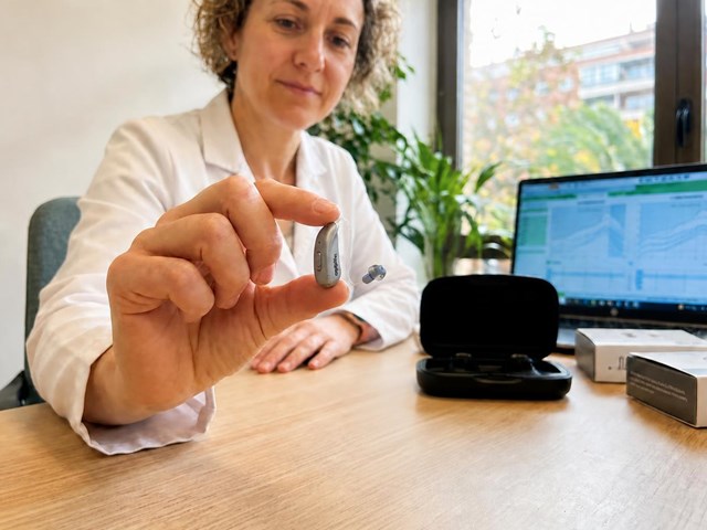 Comodidad que no se nota: audífonos RIC discretos en Valdoviño